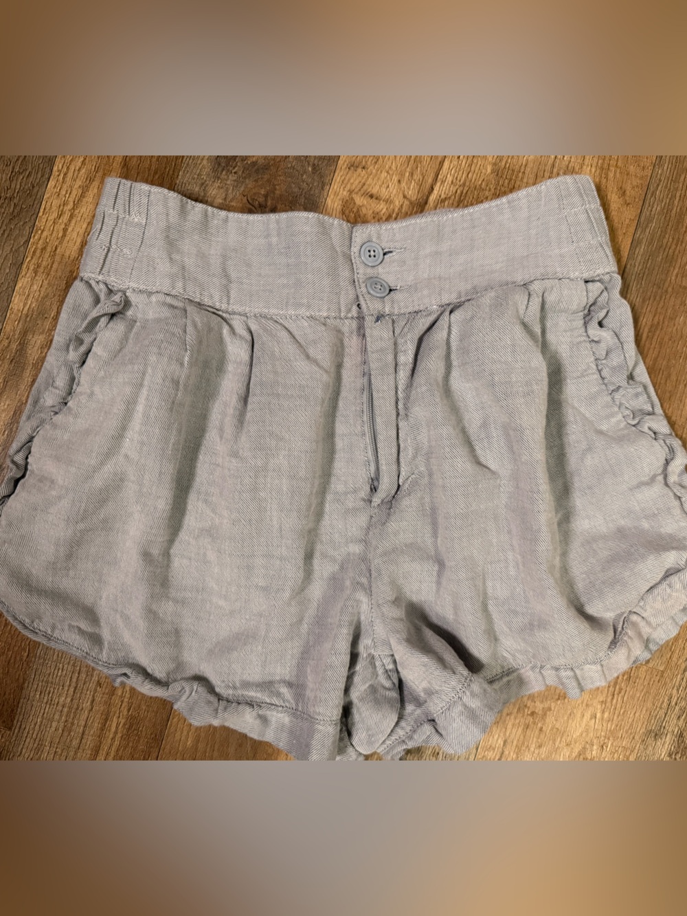 WHO WHAT WEAR Light Blue Striped Ruffle Hem Shorts •Size 2•100% Cotton